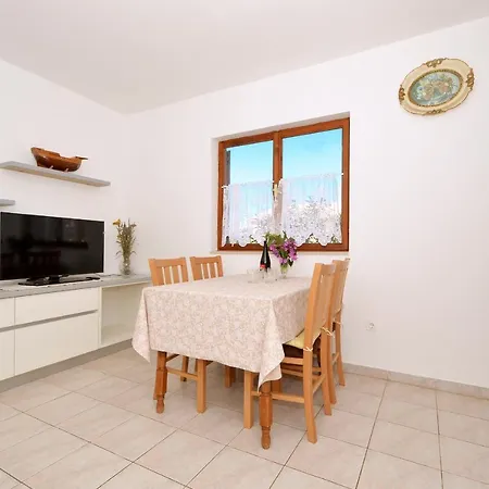 Arbanija A1 * تروغير